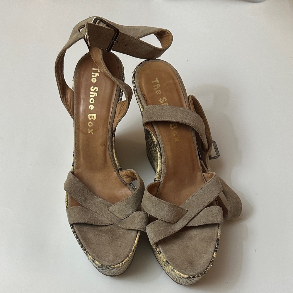 Vero Cuoio Taupe Suede Crisscross Wedge Sandals with Ankle Strap
